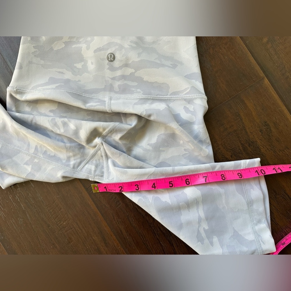 Lululemon Wunder Under Short 10" *Ribbed Luxtreme size 8 - Picture 6 of 7